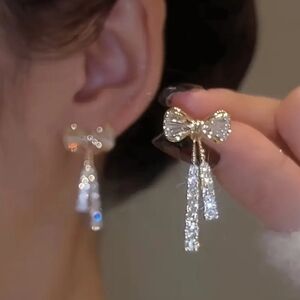 Rhinestone Bow Earrings Gold